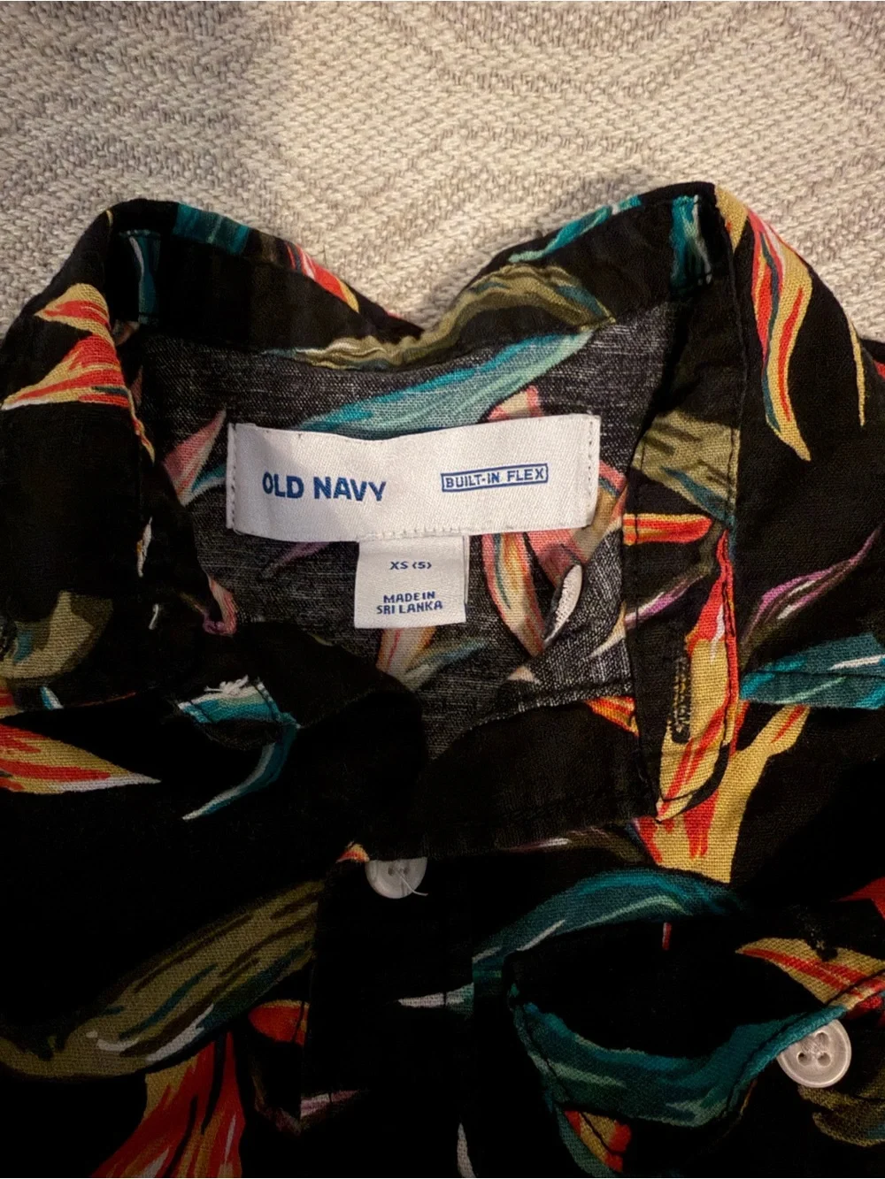 Old Navy Black Short-Sleeve Button-Up Shirt with Tropical Floral Print